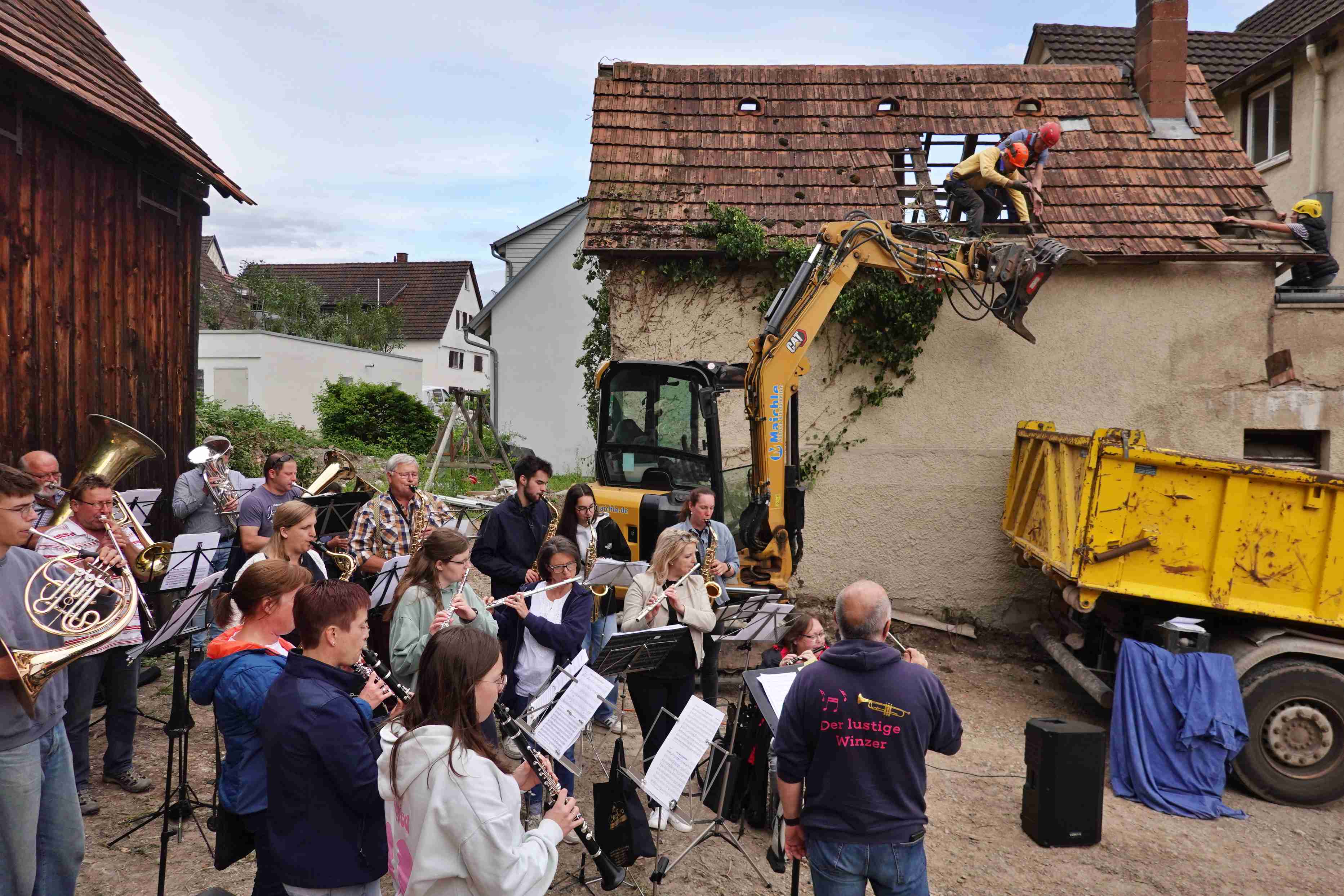 20250606_UGL_Baubeginn-Feier%20%2876%29_bearb-500kb